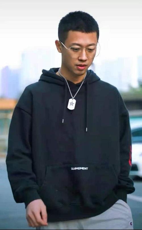 最新爆料精神小伙照片,最新照片曝光，网友热议不已！  第2张