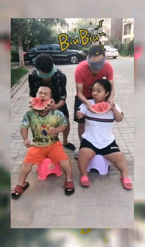 网红徒弟吃瓜图片搞笑,笑料百出，网友直呼“太欢乐”  第1张