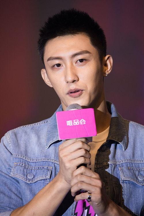 黄景瑜恋情爆料最新消息,神秘女友身份曝光,恋情细节引热议 第2张 黄景瑜恋情爆料最新消息,神秘女友身份曝光,恋情细节引热议 第2张