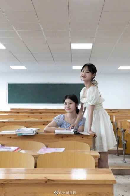 大学新生在线观看,在线观看开启大学新篇章 第2张 大学新生在线观看,在线观看开启大学新篇章 第2张