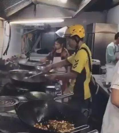 外卖小哥爆料叫花鸡视频,惊现神秘叫花鸡，揭秘街头美食背后的秘密  第3张