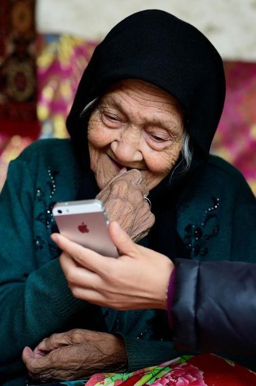 只爱著老人在线观看  第3张